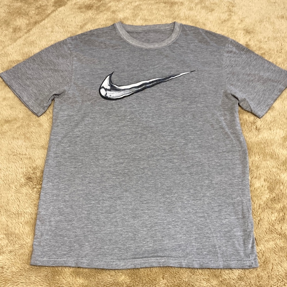 🔥NIKE Men’s Medium Short Sleeve Shirt Grey/BLK